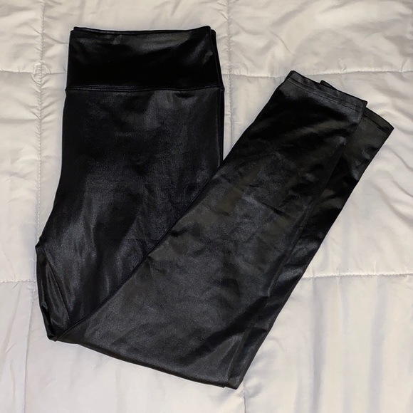 Shiny Faux Leather Leggings🖤 - Picture 3 of 5